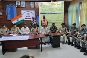 झारखंड: पलामू में दो माओवादियों ने किया आत्मसमर्पण 