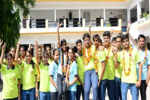 UP Board Result 2023: हाईस्कूल में अनुष्का तो इंटर में शिवम बने बाराबंकी टॉपर 