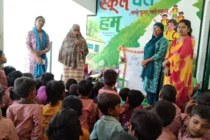 हरदोई में बच्चों ने की अपील - परिषदीय स्कूल में पढ़ाओ, फिजूलखर्ची बचाओ