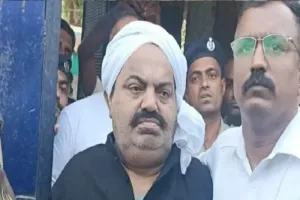 प्रयागराज: अतीक अहमद को लेकर साबरमती जेल से रवाना हुई UP पुलिस 