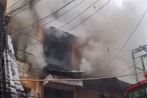 प्रयागराज: नेहरू कॉम्प्लेक्स में लगी आग, दमकल की कई गाड़ियां मौके पर मौजूद 