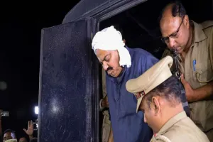 अतीक अहमद को लेने साबरमती जेल पहुंची UP Police, तिहाड़ जेल किया जा सकता है शिफ्ट 