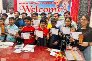 बरेली: शतरंज प्रतियोगिता में दक्ष और इशिका प्रथम, नरमू कार्यालय पर हुई प्रतियोगिता