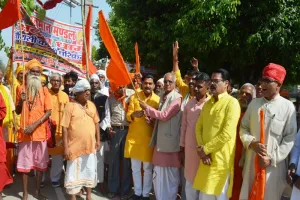 अयोध्या: 84 कोसी परिक्रमा को मखौड़ा धाम रवाना हुआ संतों का जत्था, 110 गांवों के बीच से गुजरेगी यात्रा