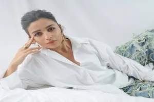 नेपोटिज्म पर आलिया भट्ट ने तोड़ी चुप्पी, बोलीं- 'इसके के कारण इंडस्ट्री में शुरूआत मिल सकती है लेकिन...'