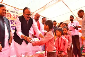 हरदोई: स्कूल चलो अभियान का डिप्टी सीएम ने किया शुभारंभ, कहा- घरों के आसपास रखें सफाई 