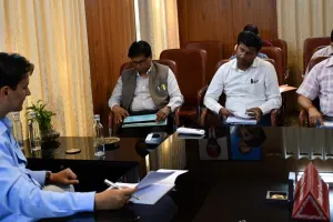 Haldwani News: कमिश्नर की अधिकारियों को दो टूक- बार बार फुंकती है मोटर, पहले से ही की जाए तैयारी 