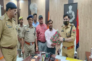 गोंडा: साइबर जालसाजों ने उड़ाए ₹ 1.04 लाख, पुलिस ने वापस कराया, पीड़ितों के चेहरे पर लौटी मुस्कान