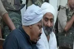 प्रयागराज: अतीक के मुहल्‍ले और अन्‍य संवेदनशील इलाकों में सन्‍नाटा, हर चौराहे पर पुलिस का पहरा 