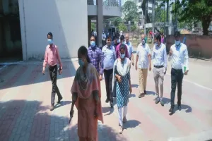 बहराइच: अस्पताल में कोरोना संक्रमित के पहुंचते ही दौड़ पड़े स्वास्थ्य कर्मी! 