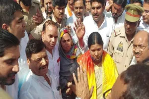 इटावा: सहकारी संघ के क्रय-विक्रय के चुनाव में शिवपाल यादव और भाजपा विधायक सरिता के बीच हुई नोंकझोंक, जानें वजह 