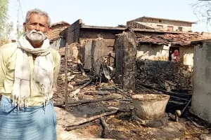 Chitrakoot News : कच्चे घर में आग लगने से जिंदा जले मवेशी, साढ़े तीन लाख का नुकसान