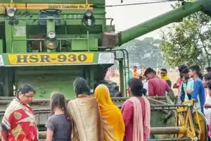 बाजपुर: कंबाइन की चपेट में आने से युवक की मौत 