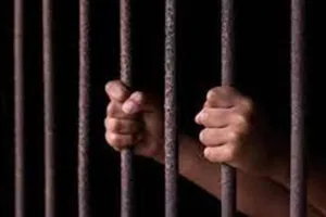 दिल्ली में भगवा झंडों का अपमान करने के आरोप में एक व्यक्ति गिरफ्तार 