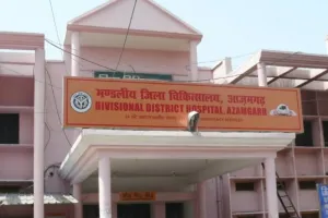 आजमगढ़ : डीेएम के औचक निरिक्षण में 17 कर्मचारी मिले अनुपस्थित