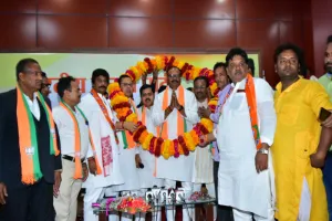 लखनऊ: निकाय चुनाव से पहले कांग्रेस को लगा झटका, शहर अध्यक्ष अजय श्रीवास्तव 'अज्जू' BJP में हुए शामिल