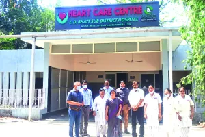 Kashipur News: स्वास्थ्य निदेशक ने किया Government Hospital का औचक निरीक्षण, OPD में कमी मिलने पर जताई नाराजगी