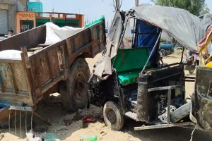 संभल: ट्रैक्टर से टूटकर ट्रॉली टेंपो से टकराई, एक की मौत, पांच लोग घायल 