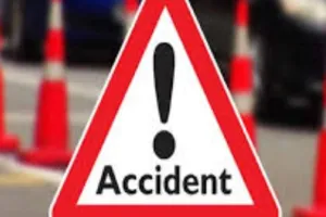 खटीमा: कैंटर ने सड़क पर गिरे स्कूटी सवार दंपति को रौंदा, पिता-पुत्री की मौत