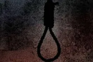 बाराबंकी : संदिग्ध हालत में फांसी के फंदे से लटकते मिले दो युवकों के शव
