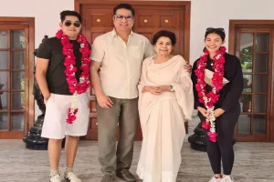 रामपुर: फिल्म निर्माता और निर्देशक ने गांधी समाधि पर पुष्प अर्पित कर किया नमन