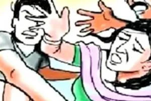 रुद्रपुर: रंपुरा बस्ती में युवक का तांडव, मां-बेटी पर हमला कर किया अधमरा