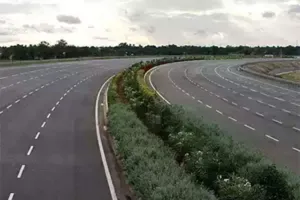 सड़क परिवहन, राजमार्ग क्षेत्र की सबसे ज्यादा 402 परियोजनाएं अपने समय से पीछे : रिपोर्ट 