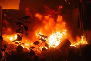 रुद्रपुरः गैस सिलेंडरों के धमाकों से दहला अरविंद नगर, पांच लोग झुलसे