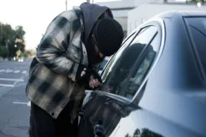 आगरा : पुलिस के हत्थे चढ़ा ऑन डिमांड कार चोरी करने वाला चोर