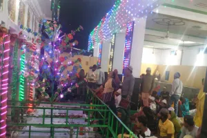 बदायूं : छोटे सरकार के उर्स में उमड़ी जायरीन की भीड़