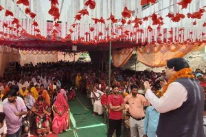 पीलीभीत: कुछ नेता चुनाव में वादे करते हैं, फिर मुड़कर नहीं देखते, सांसद वरुण गांधी ने बरखेड़ा क्षेत्र में किया जनसंवाद