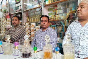 बरेली: बाजार में हजारों किस्म का इत्र... खूब महकेगी ईद