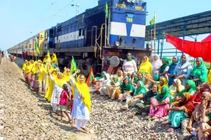 पंजाब के गुरदासपुर में किसानों के प्रदर्शन के चलते छह ट्रेन रद्द 