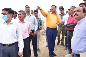 बरेली: पर्यटन केंद्र के रूप में विकसित होगी रिछा झील, डीएम ने किया निरीक्षण