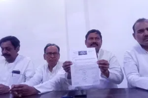 बरेली: चुनाव आयोग ने माना निर्दलीय, सपा शराफत सेठ को मान रही पार्टी प्रत्याशी