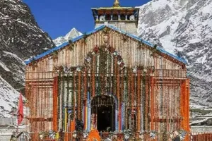 Snowfall in Kedarnath: केदारनाथ मे भारी बर्फबारी से यात्रा पर लगा ब्रेक, जानें कब से पुन: शुरू होगी यात्रा