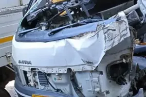  गाजीपुर से डीजे-बैंड लेकर जा रहा पिकअप ट्रक में घुसा, दो युवकों की मौत, एक की हालत गंभीर