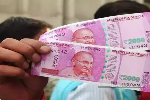 2000 का नोट वापस लेने से अर्थव्यवस्था पर प्रत्यक्ष प्रभाव नहीं पड़ेगा: पनगड़िया 