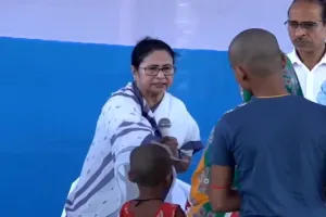 ममता बनर्जी ने एगरा में अवैध पटाखा कारखाने में हुए विस्फोट के लिए मांगी माफी 