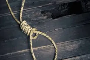 आजमगढ़ में पेड़ से लटका मिला अधेड़ का शव, जांच में जुटी पुलिस 