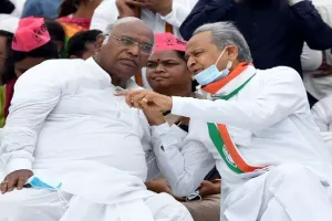 गहलोत ने खड़गे को धमकी के मामले में भाजपा व केंद्र सरकार पर निशाना साधा 