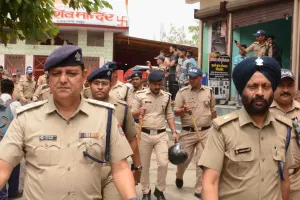 हल्द्वानी: बिना सत्यापन रहते मिले 300 परिवार, मकान मालिकों के कटे चालान