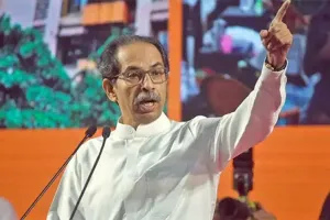 रिफाइनरी को गुजरात ले जाएं और महाराष्ट्र में लाएं अच्छी परियोजनाएं : उद्धव ठाकरे