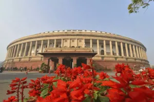 वर्ष 1988 से अब तक 42 सदस्यों ने संसद की सदस्यता गंवाई, 14वीं लोकसभा में सर्वाधिक अयोग्य ठहराए गए