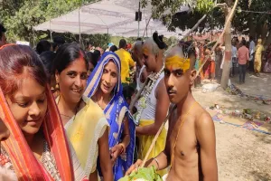 रायबरेली : 40 बटुकों का हुआ सामूहिक उपनयन संस्कार, गायत्री मंत्र की ली दीक्षा