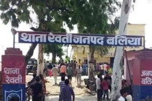 बलिया : बरात में नाच देखने गए युवक का खेत में मिला शव, खेत जोतने गए ट्रैक्टर चालक ने मचाया शोर, मचा हड़कंप