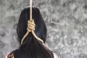 सुलतानपुर : संदिग्ध परिस्थिति में फंदे से लटकता मिला युवती का शव