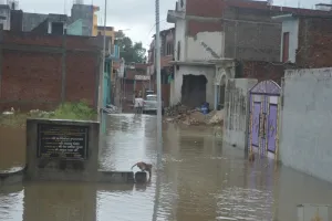 अयोध्या : अबकी बारिश लेगी अयोध्या के विकास का इम्तिहान, खोदाई के चलते जगह-जगह पटे पड़े हैं नाले और नालियां