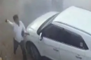 दिल्ली पुलिस के लिए भी Wanted है गुड्डू मुस्लिम, प्रयागराज के पुश्तैनी मकान पर नोटिस चस्पा 