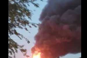 बरेली: अशोका फोम की फैक्ट्री में भीषण आग, दो मजदूर जिंदा जले, एक लापता